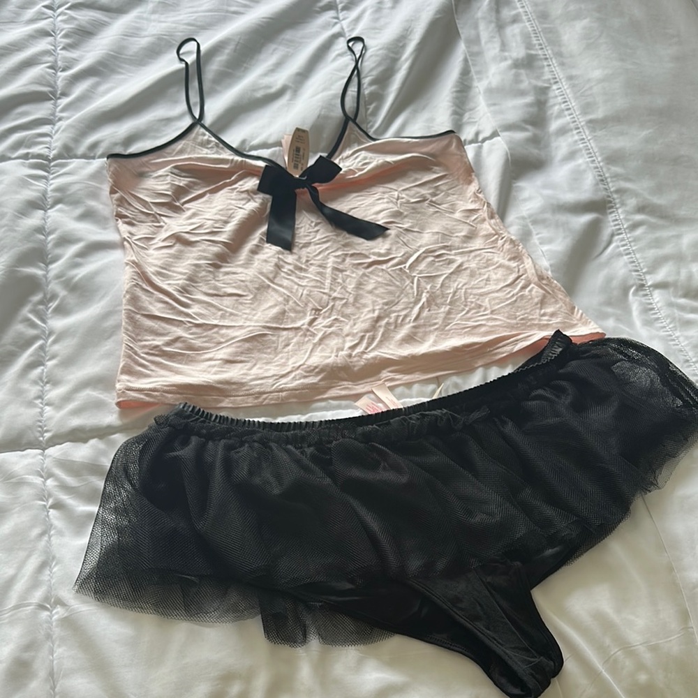 NWT Victoria’s Secret Large Pink and Black Women's Intimate Set